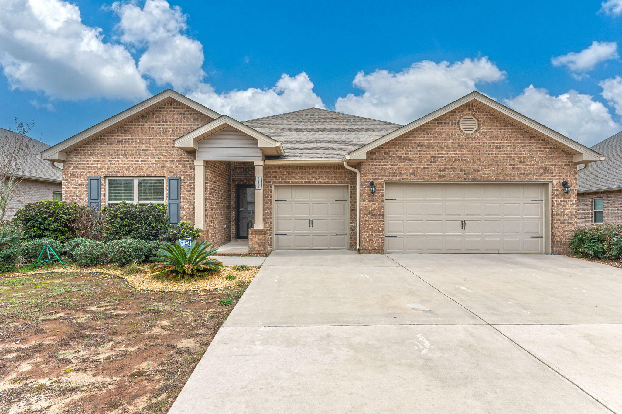 Property Photo:  317 Merlin Court  FL 32539 