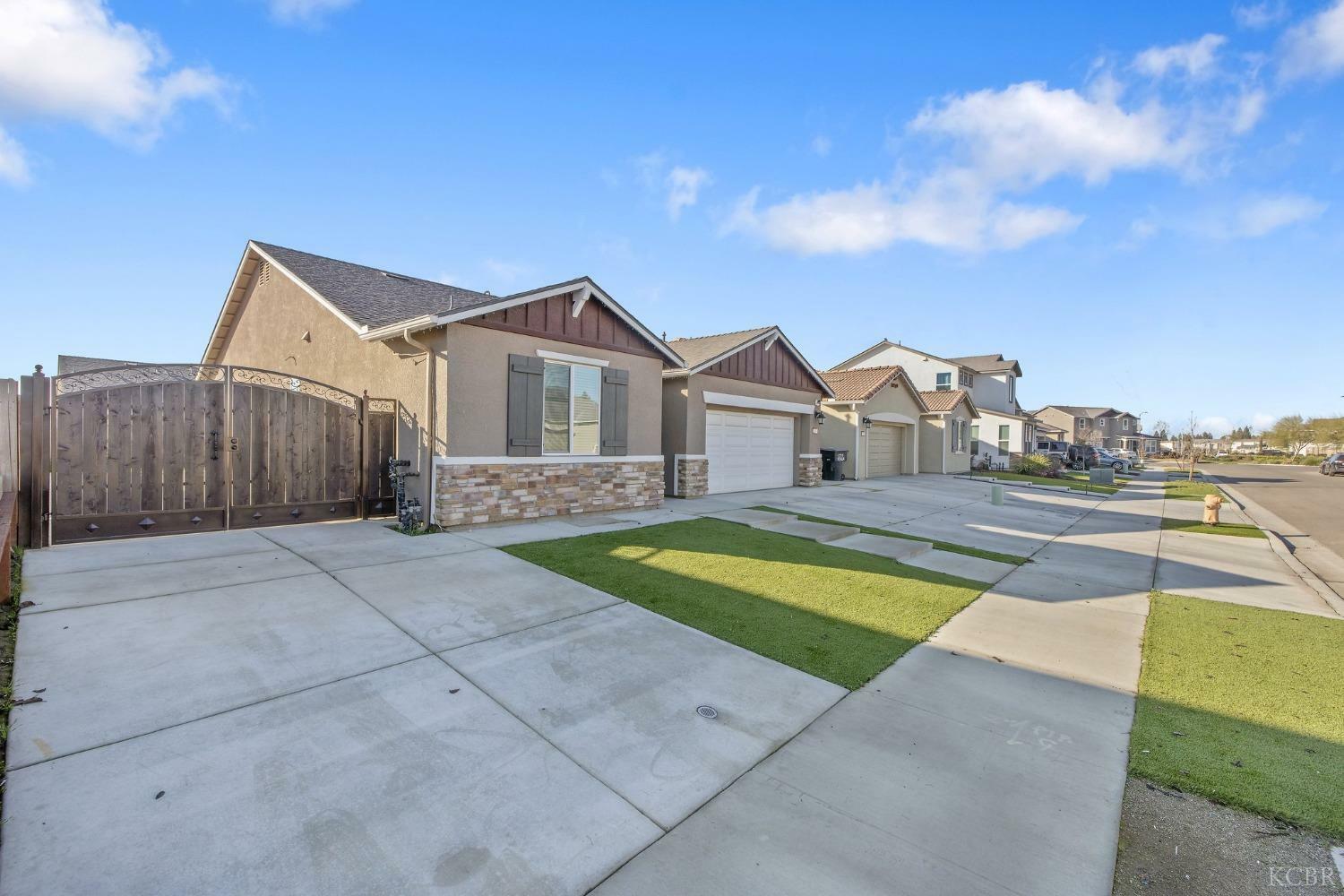 Property Photo:  3541 E Laura Court  CA 93292 