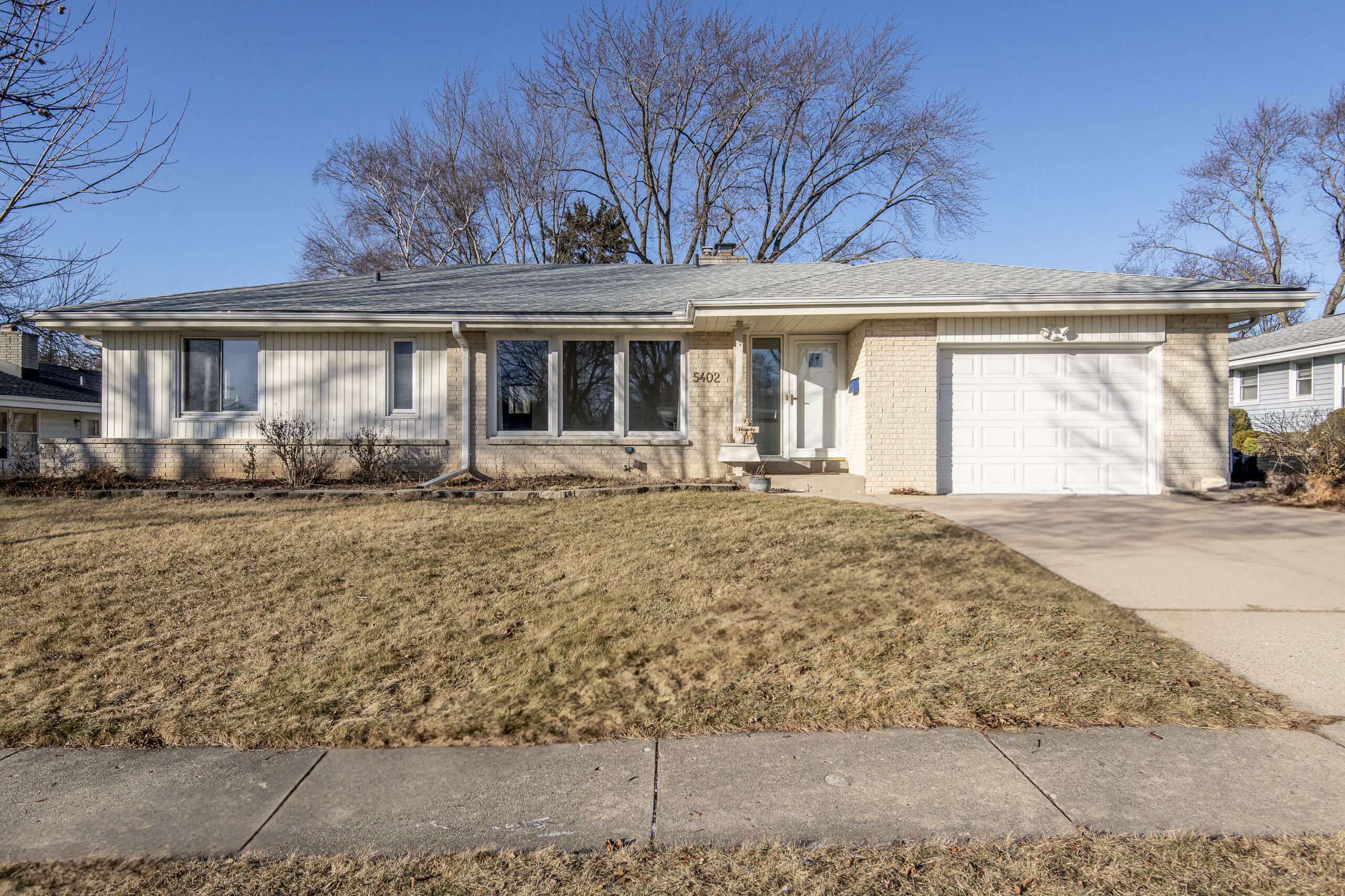 Property Photo:  5402 Lakeview Dr  WI 53129 