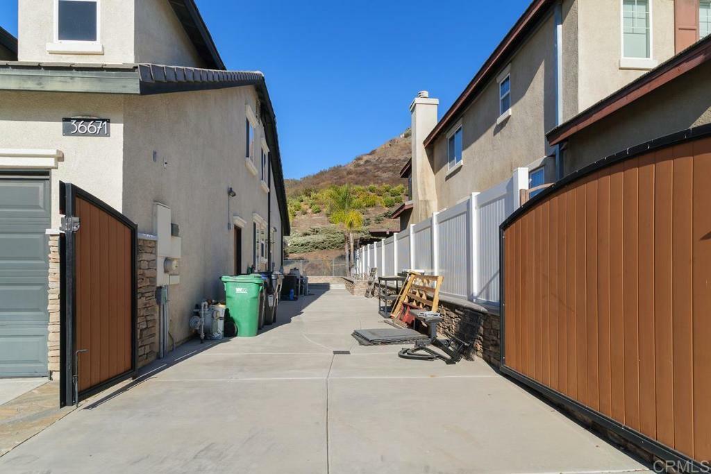 Property Photo:  36671 Silk Oak Terrace Place  CA 92562 