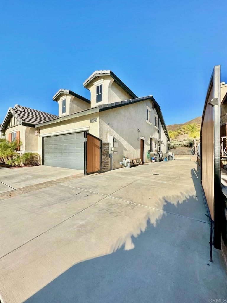 Property Photo:  36671 Silk Oak Terrace Place  CA 92562 