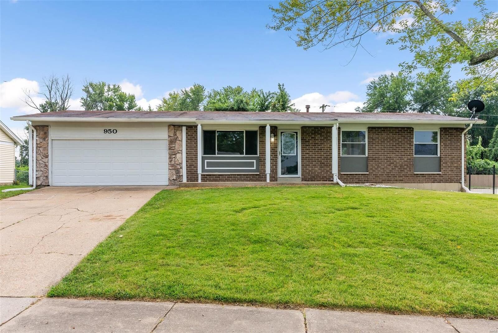 Property Photo: 950 Laredo Avenue MO 63138