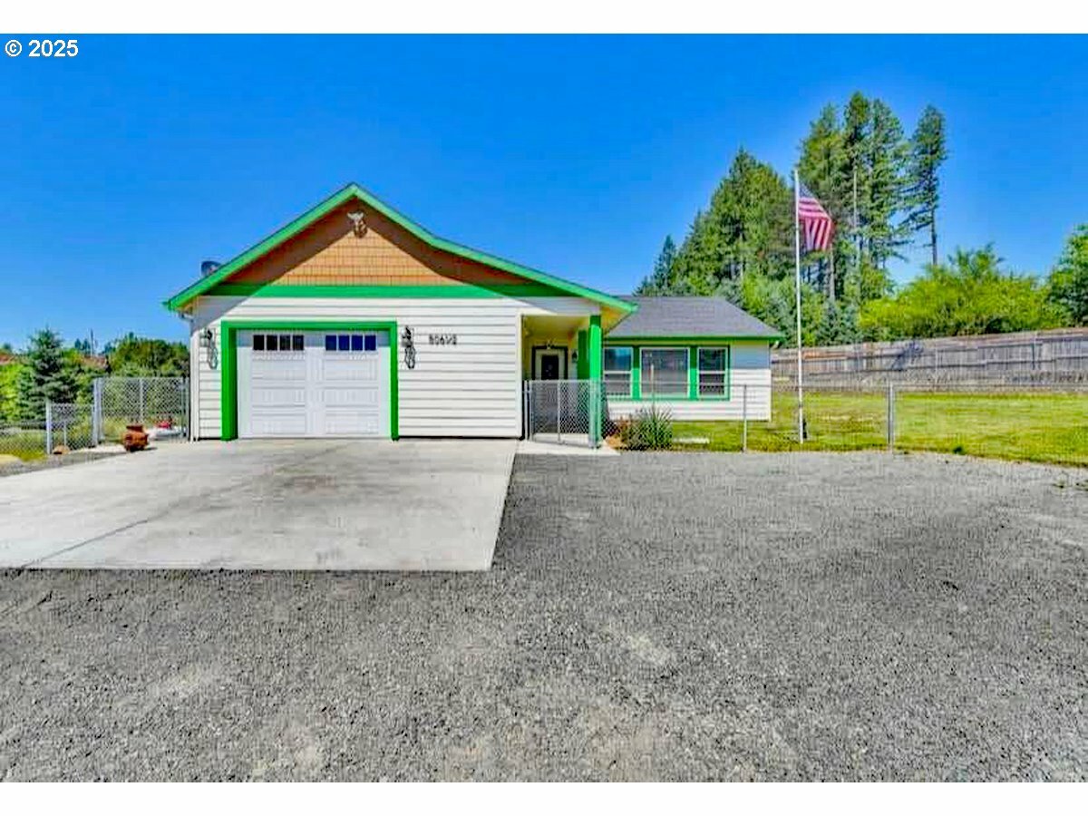Property Photo: 506 E Jones St A WA 98675
