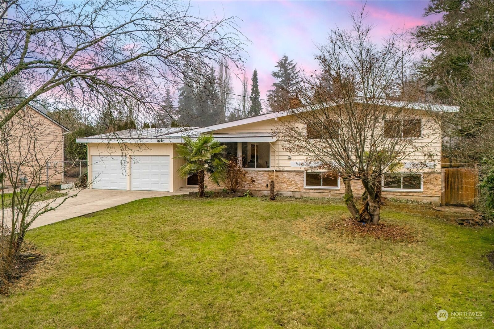 Home for sale in Bellevue: 164 154th Place NE, Bellevue, WA 98007