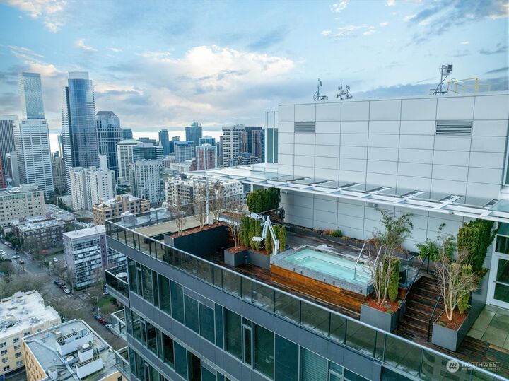 Property Photo:  1321  Seneca Street 401  WA 98101 