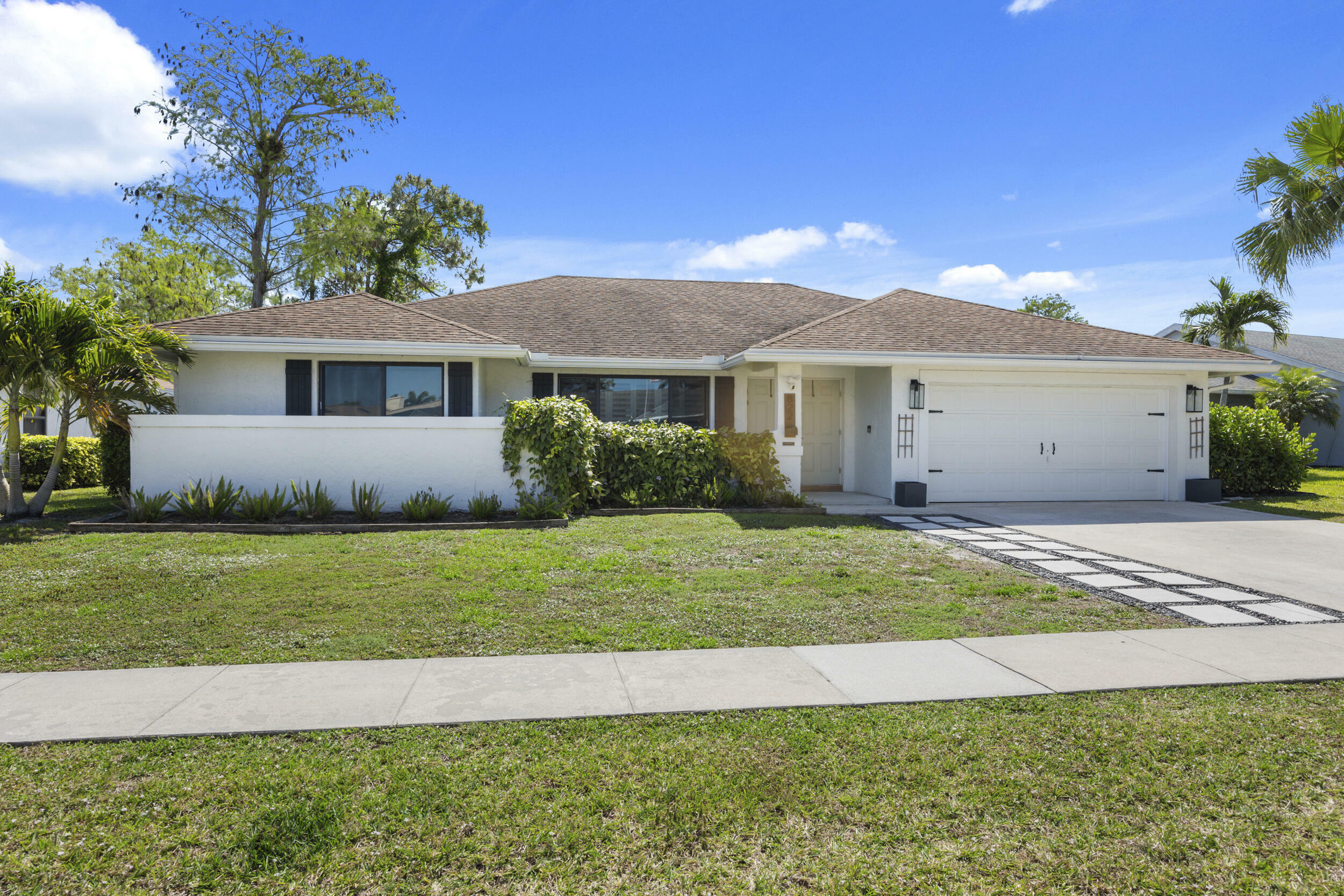 Property Photo: 822 Azure Avenue FL 33414