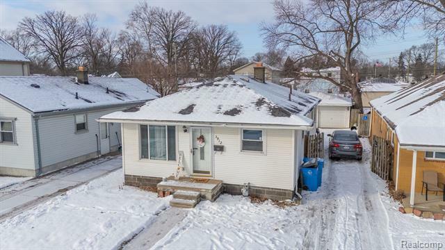 Property Photo:  3912 Ziegler Street  MI 48125 