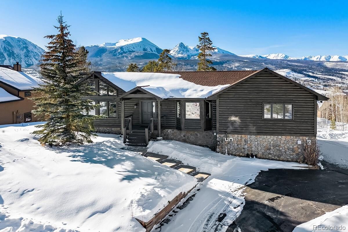 Property Photo: 21 Stormwatch Circle CO 80498