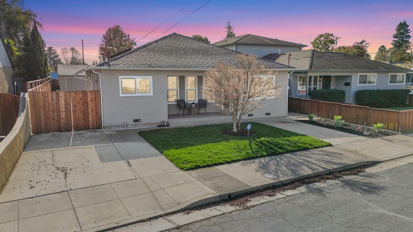 Property Photo:  306 Avalon Street  CA 95060 