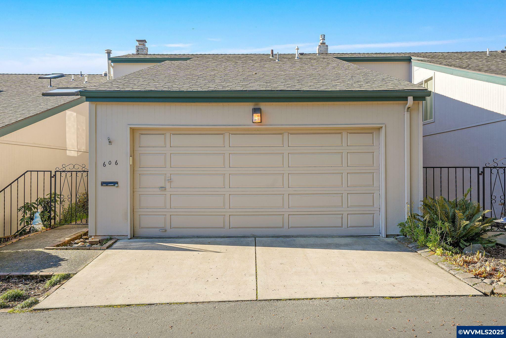 Property Photo:  606  Salem Heights Av S  OR 97302 