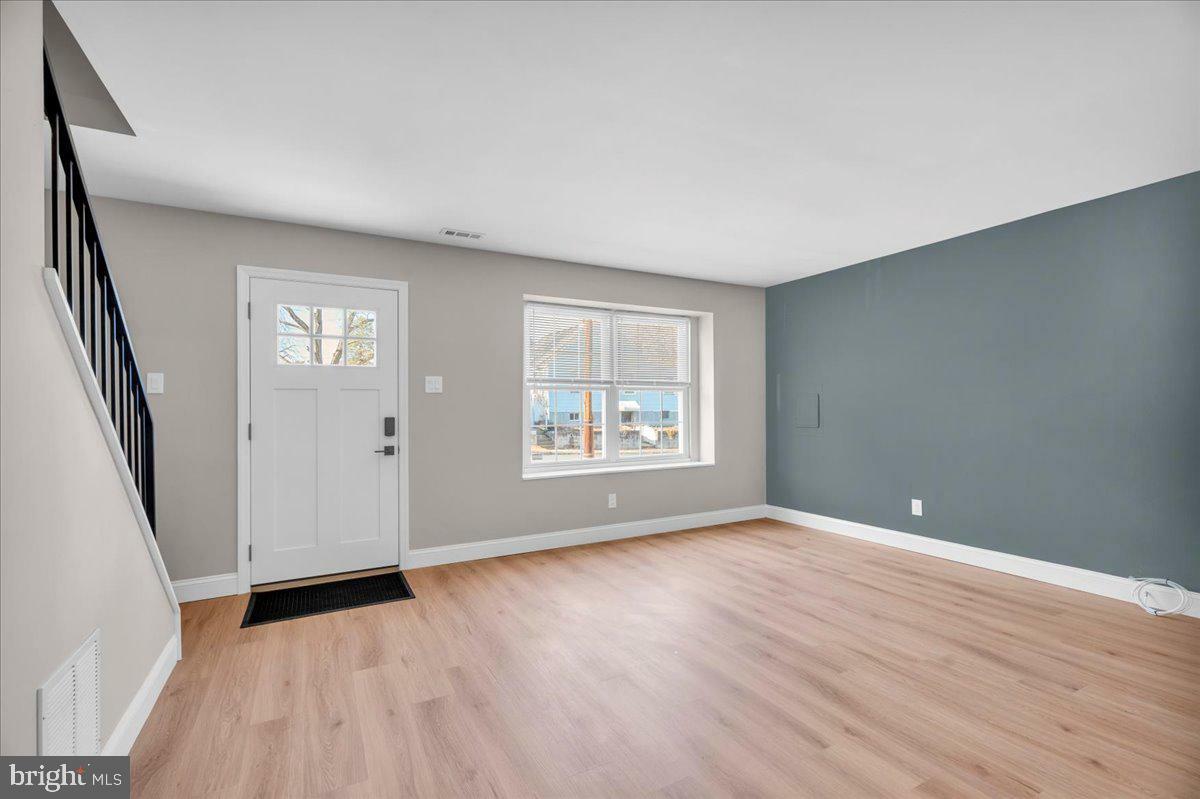 Property Photo:  1022 Central Avenue  NJ 08078 