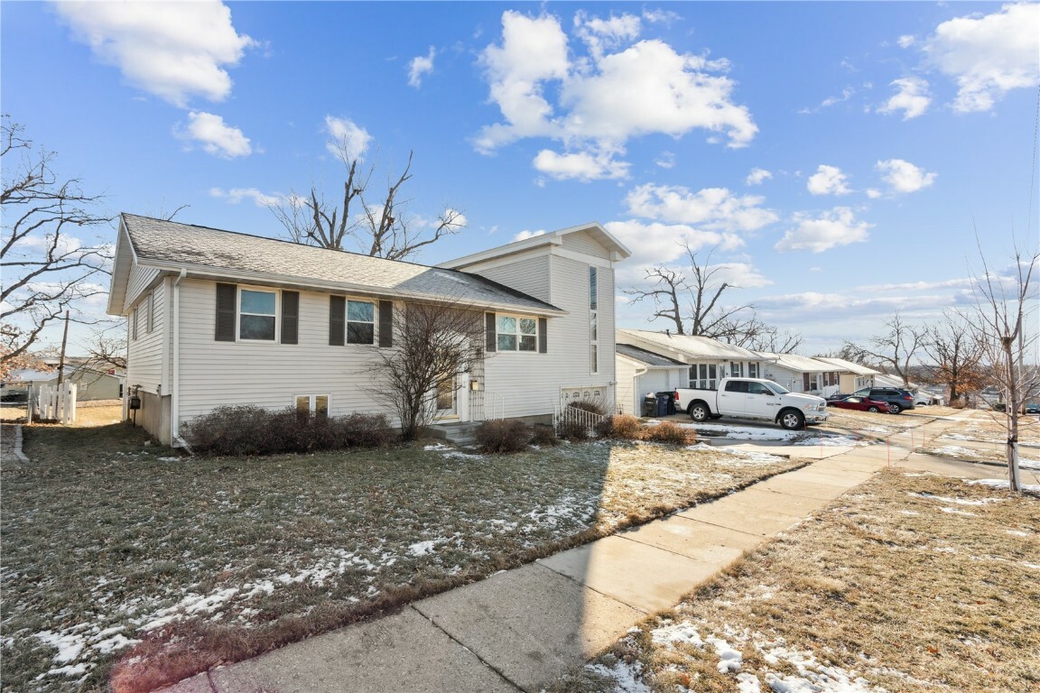 Property Photo:  1119 Cheyenne  IA 52405 