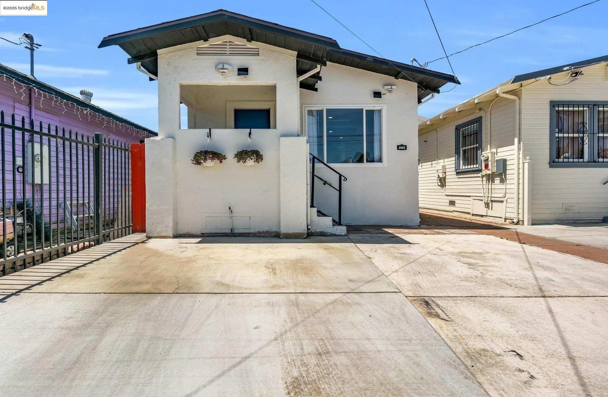 Property Photo:  5955 Hayes St  CA 94621 