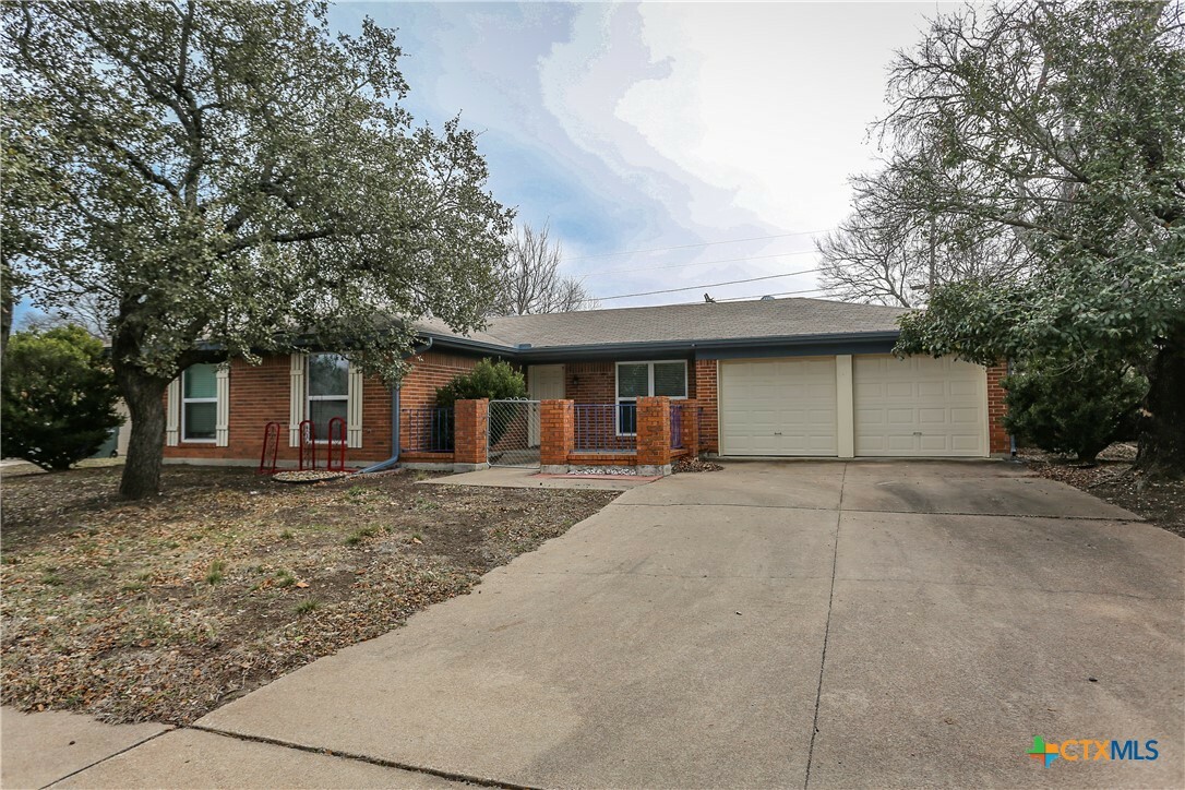 Property Photo:  1129 Rhonda Lee Street  TX 76522 