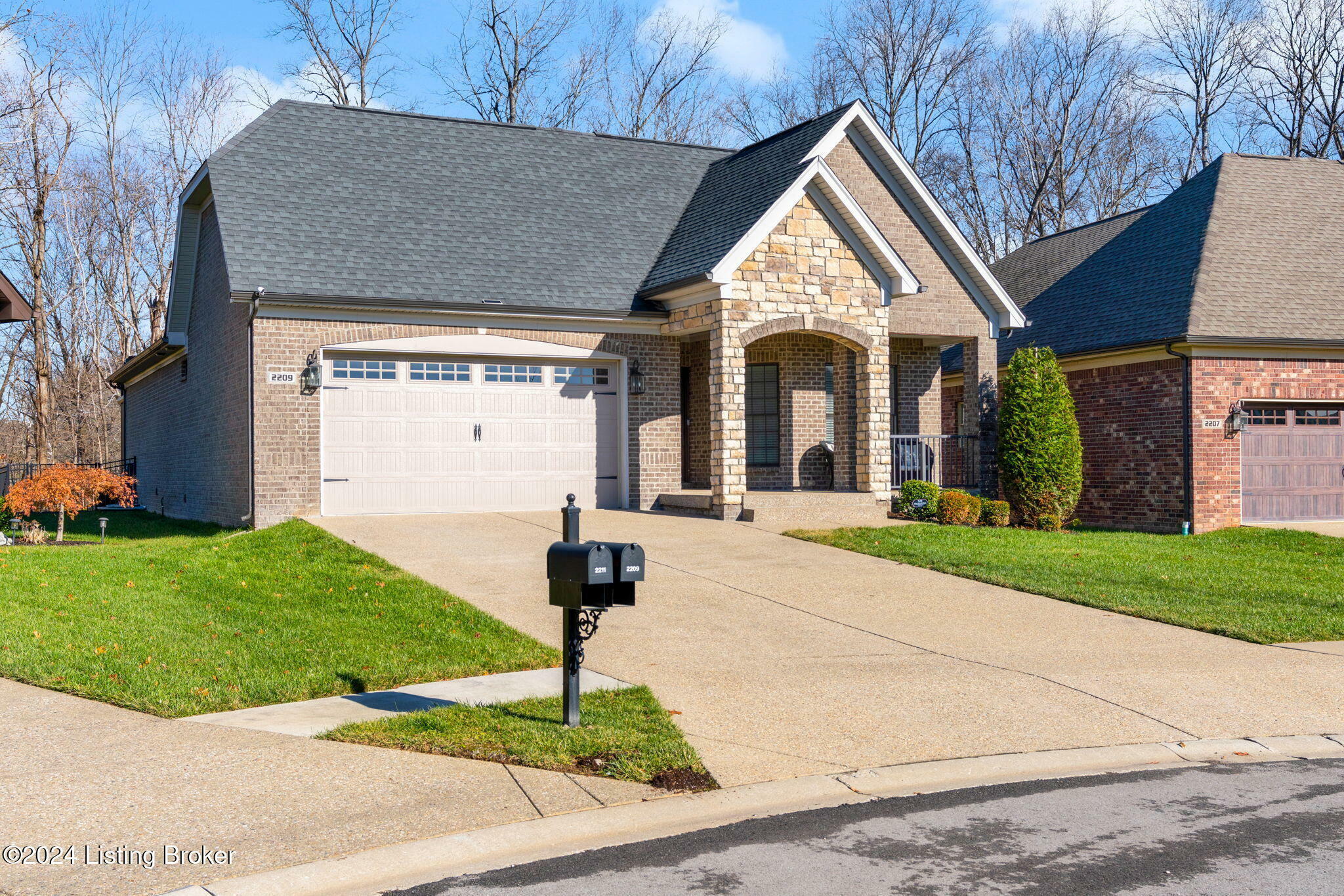 Property Photo:  2209 Centurion Way  KY 40245 