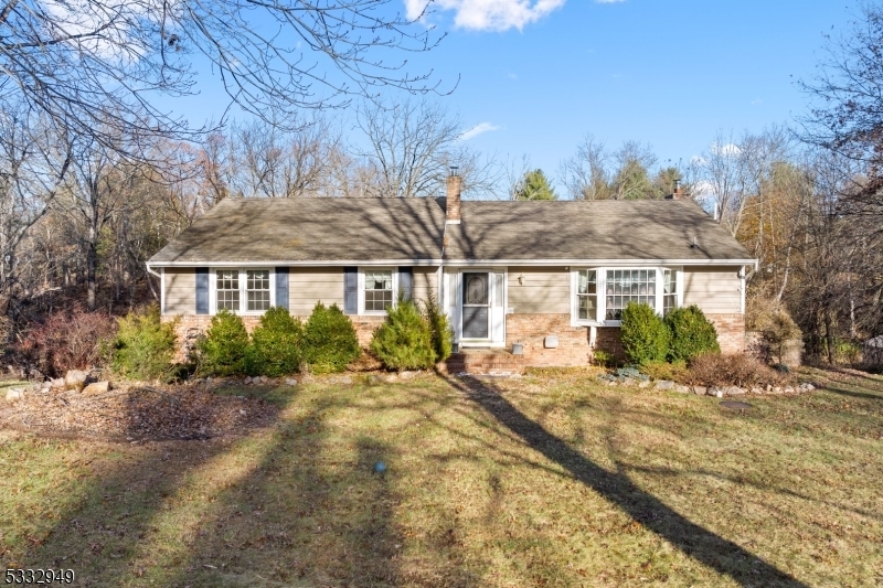 Property Photo:  4 Hills Top Ct  NJ 08801 