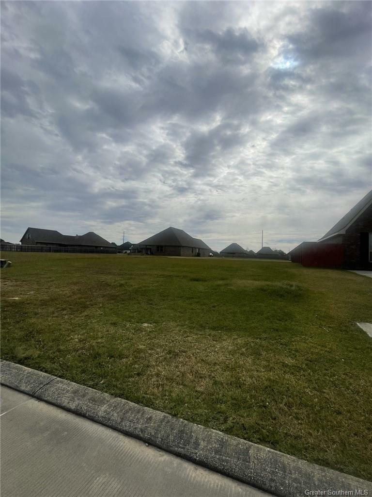 Property Photo: 2513 S Crest Drive LA 70605