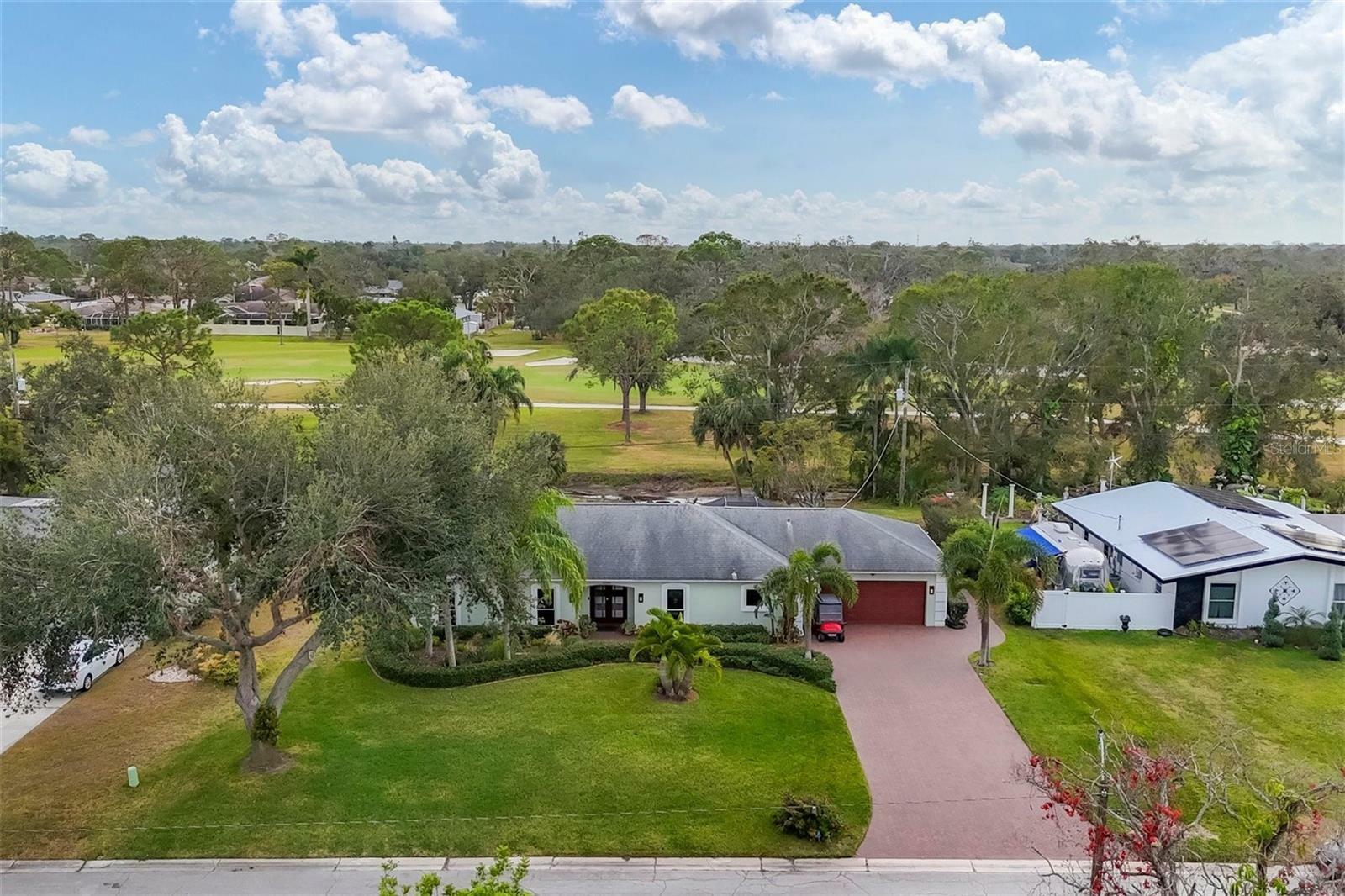 Property Photo:  5006 W Country Club Drive  FL 34243 