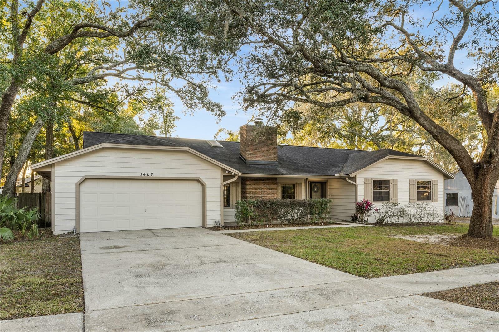 Property Photo: 1404 N Cove Boulevard FL 32750