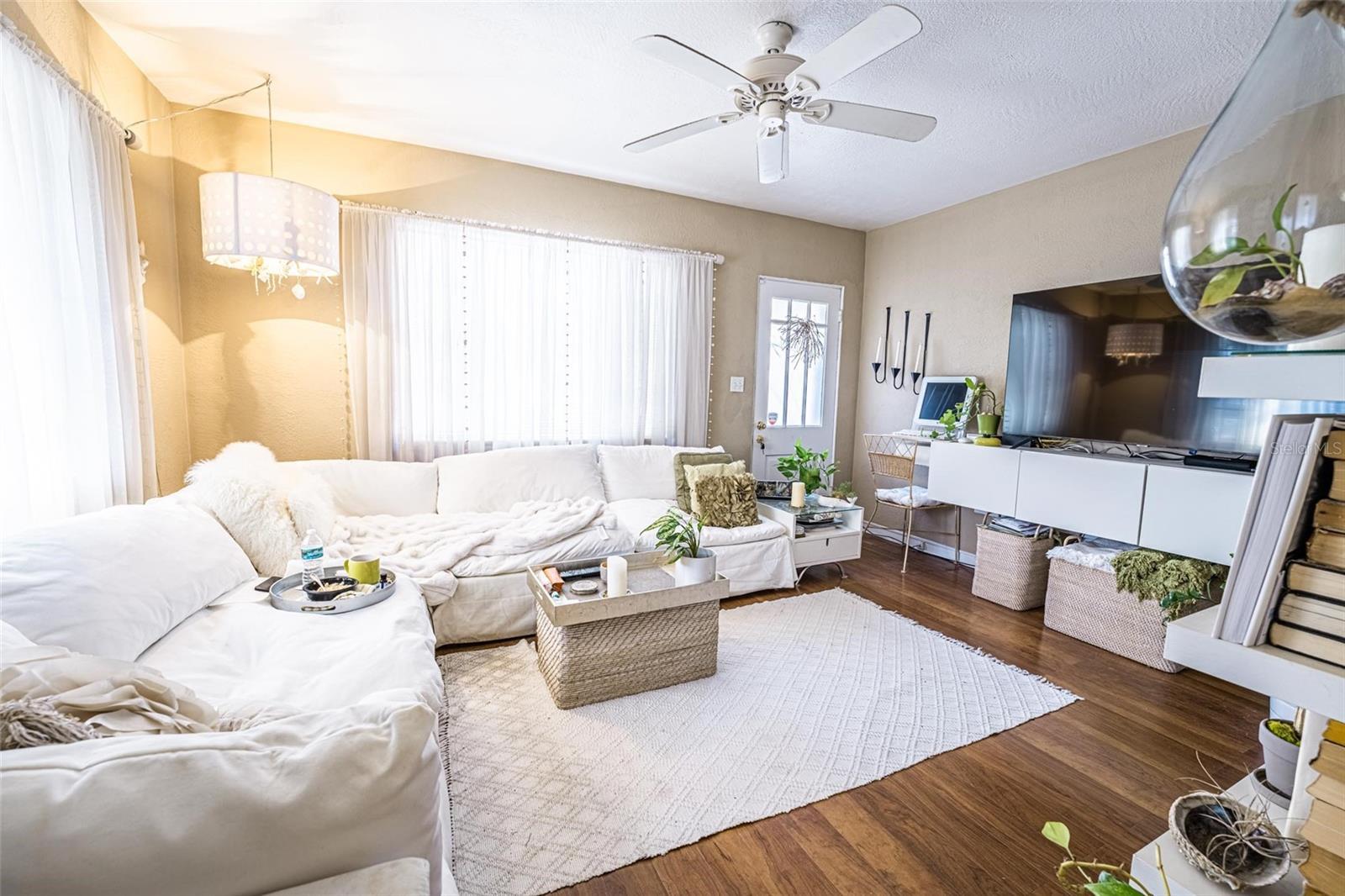Property Photo: 120 Hibiscus Court FL 32801