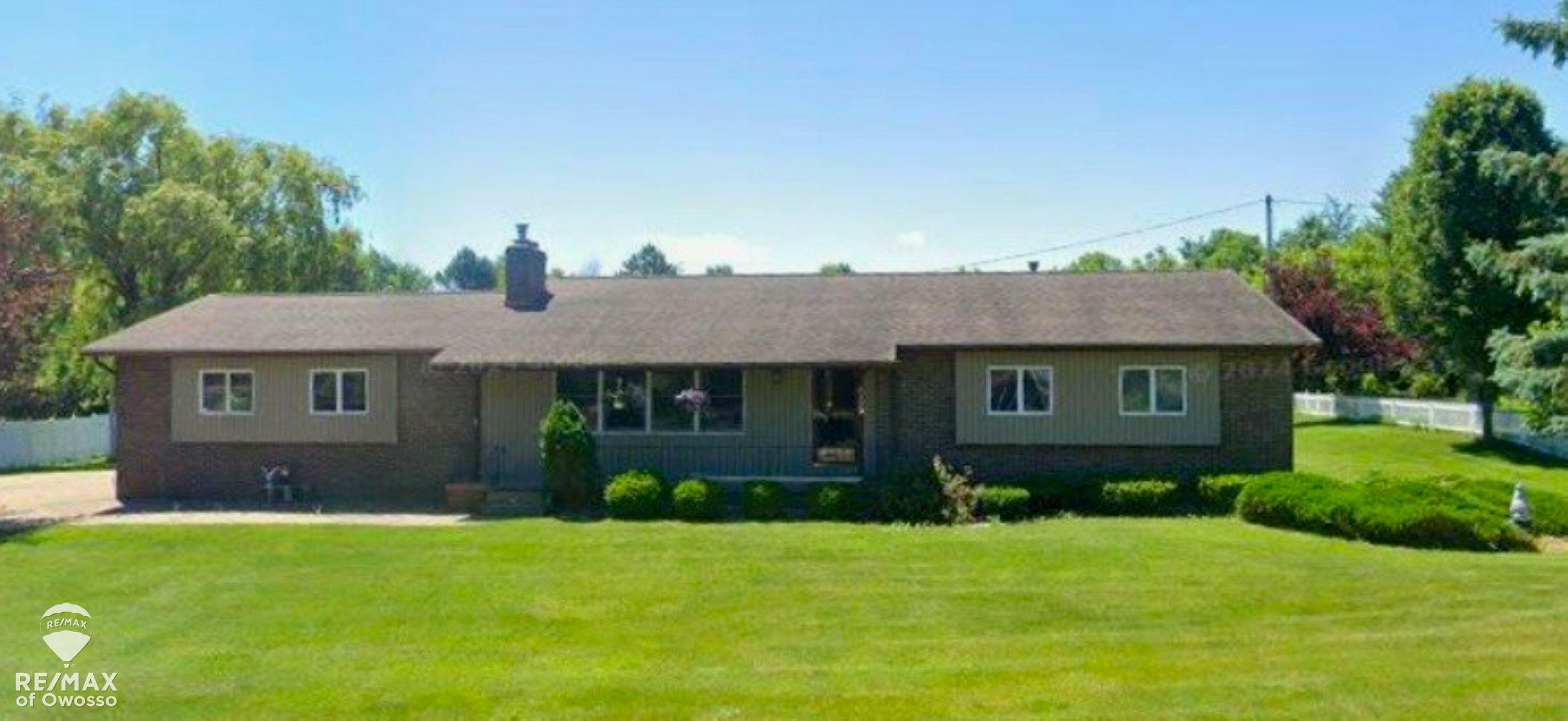 Property Photo:  605 Crestview Drive  MI 48817 