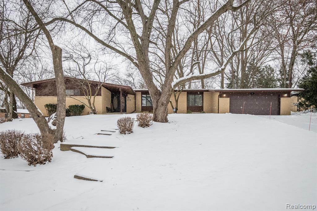 Property Photo:  31017 Carriage Hill Road  MI 48331 1505 