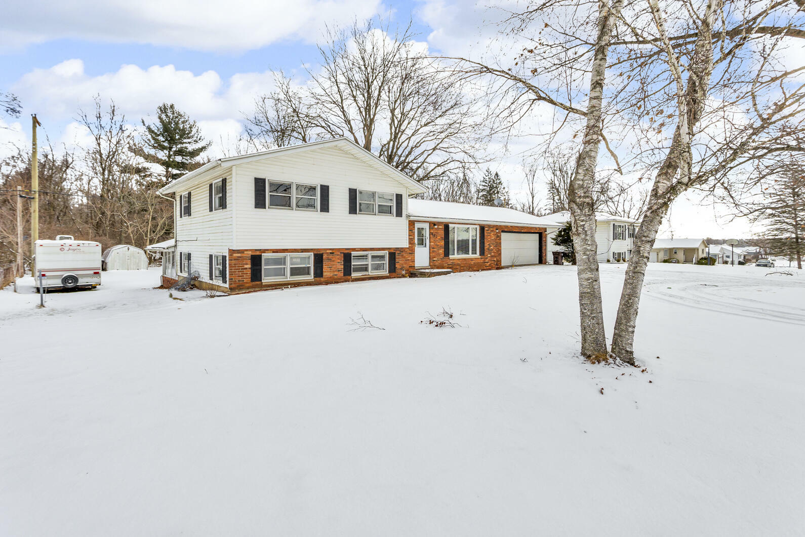 Property Photo:  627 Robinson Road  MI 49203 