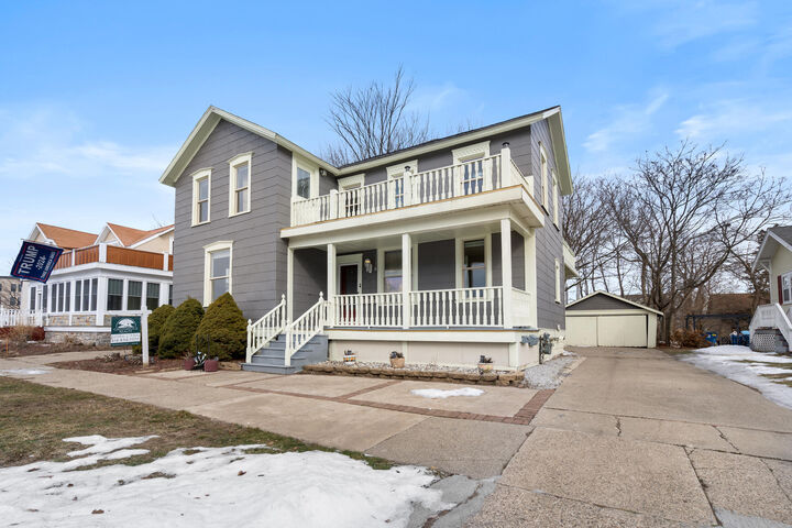 Property Photo: 207 Elliott Avenue MI 49417