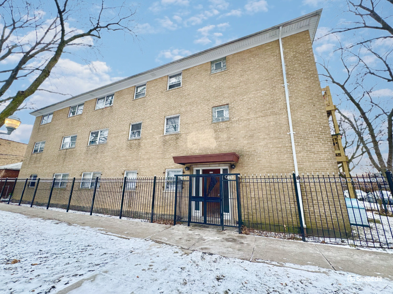 Property Photo:  2623 W Arthur Avenue  IL 60645 