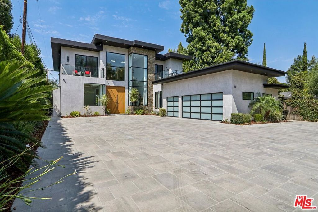 Property Photo: 5301 Amestoy Avenue CA 91316