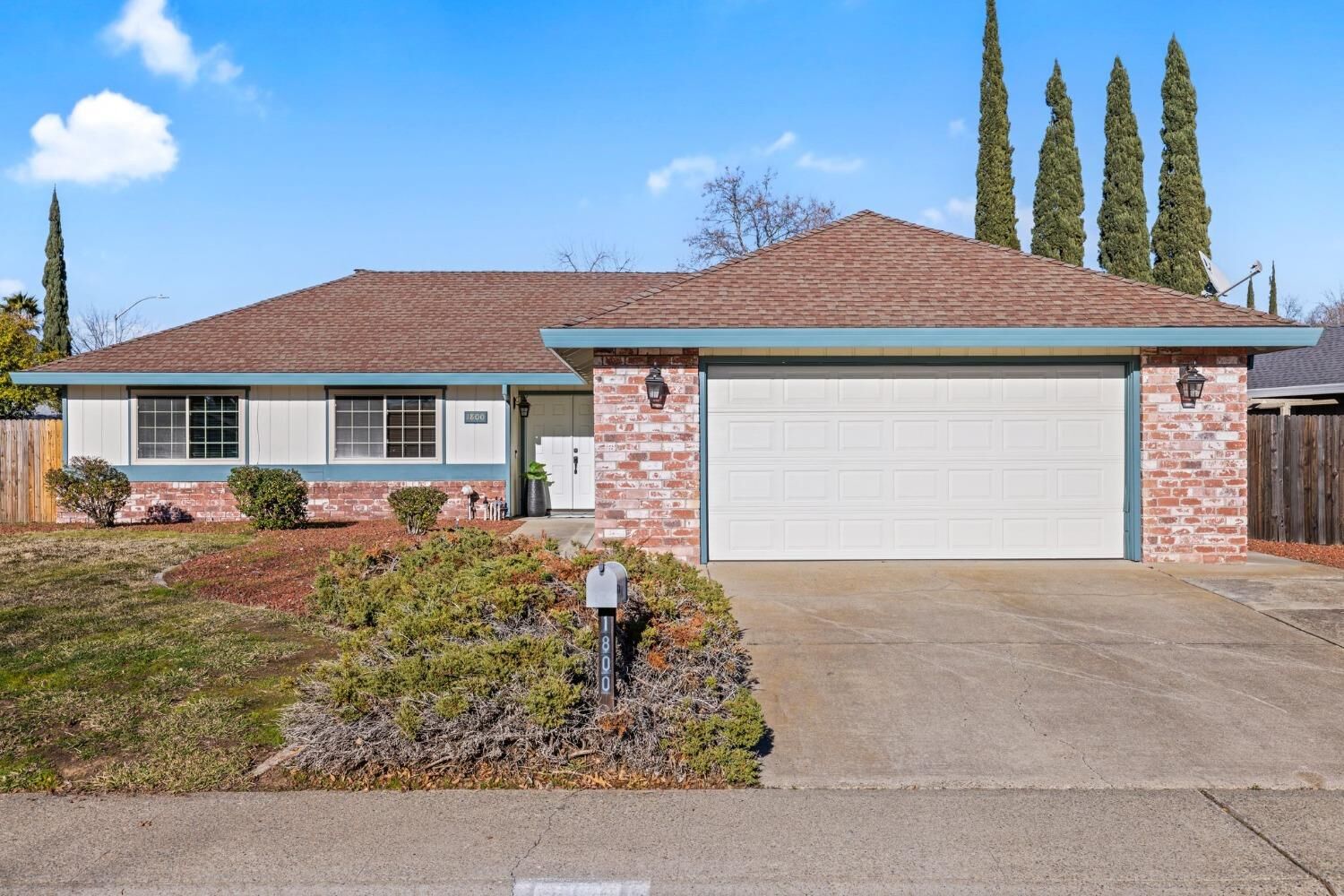 Property Photo: 1800 Northbrook Drive CA 95661