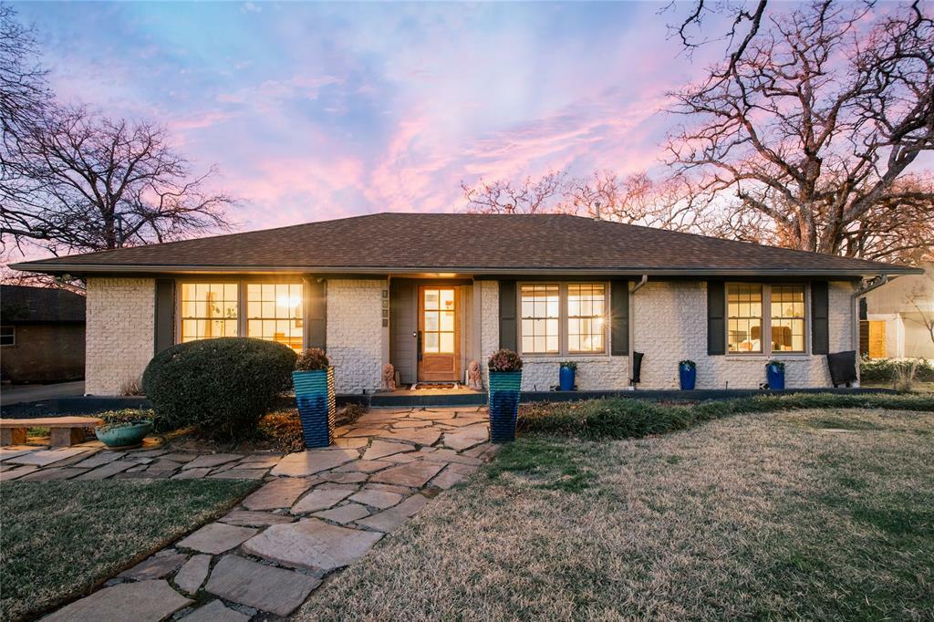 Property Photo:  1811 Locksley Lane  TX 76209 