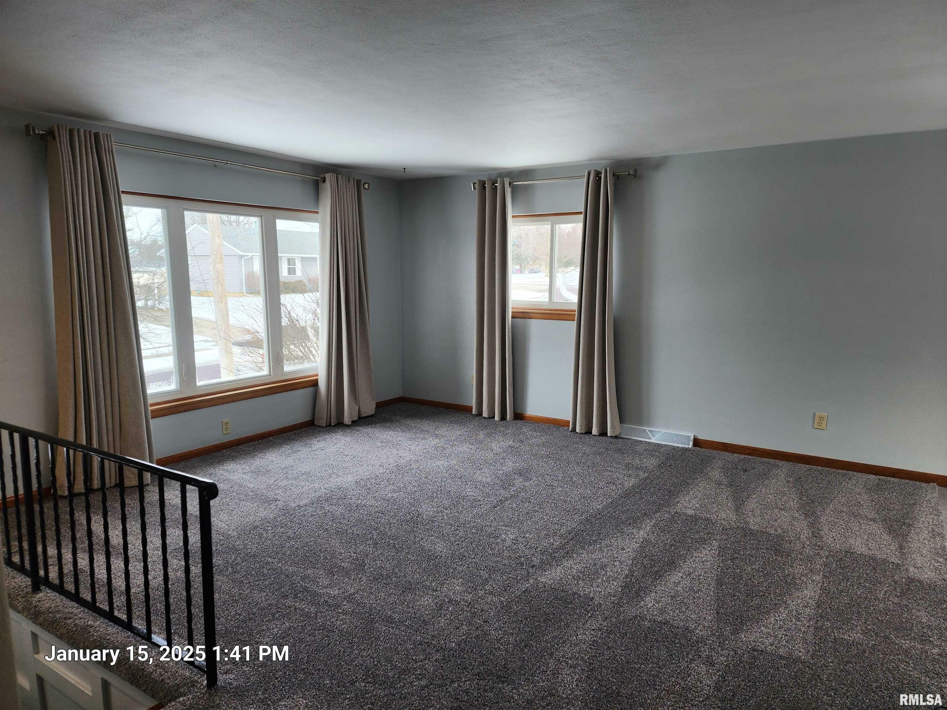 Property Photo:  2212 W Kensington Drive  IL 61614 