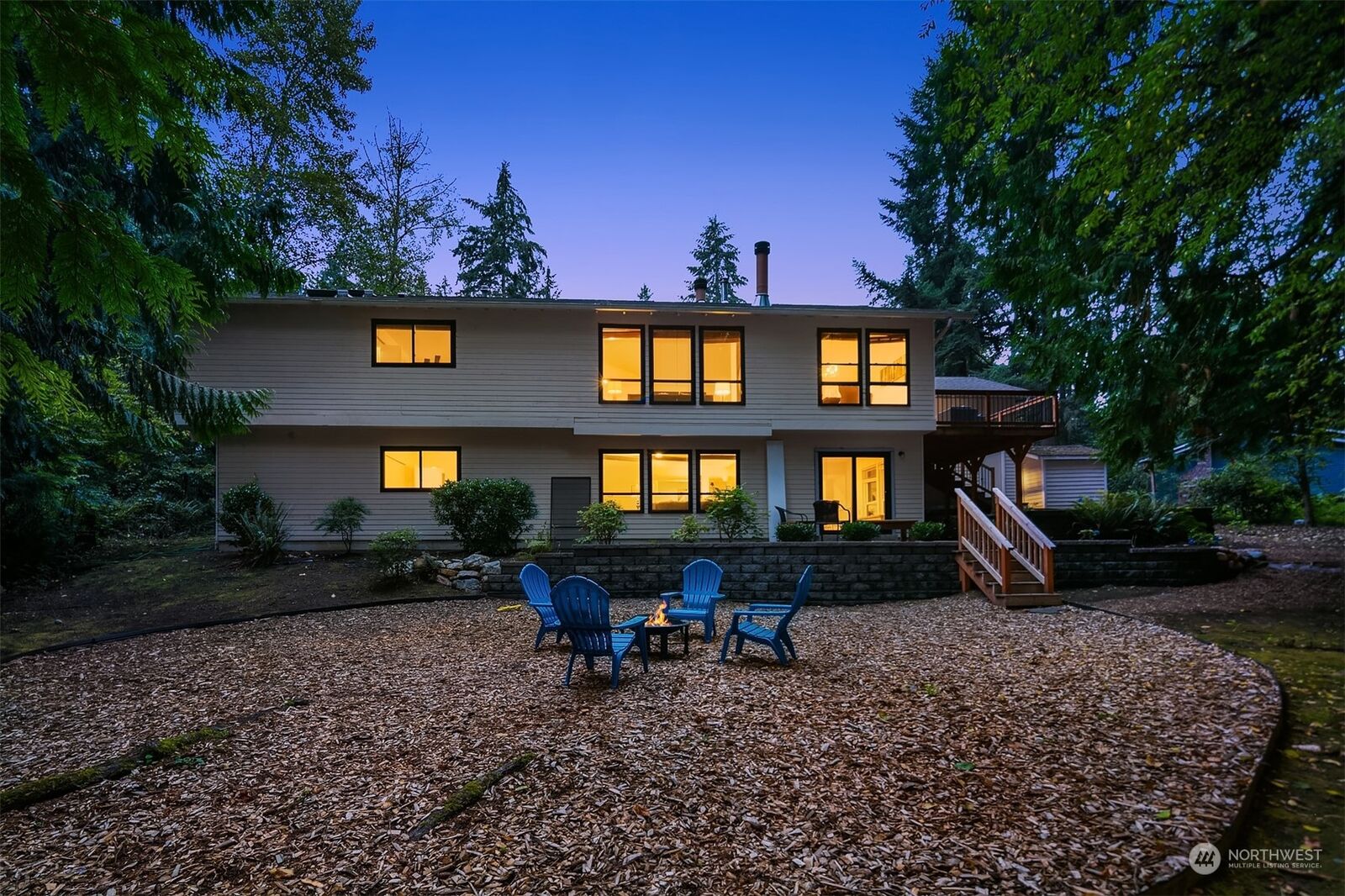 Property Photo:  6906  237th Avenue NE  WA 98053 