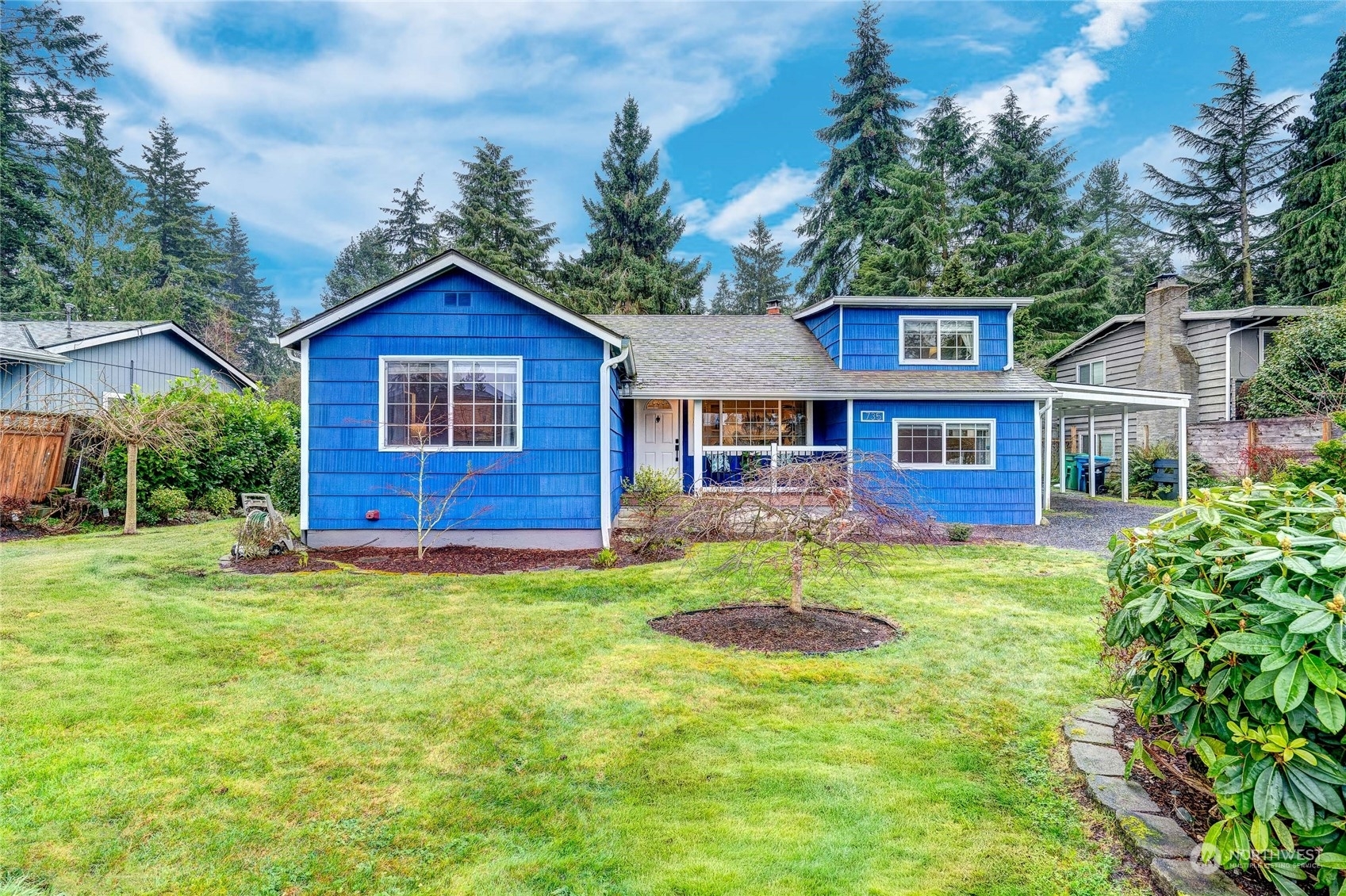 Property Photo:  735 N 202nd Street  WA 98133 