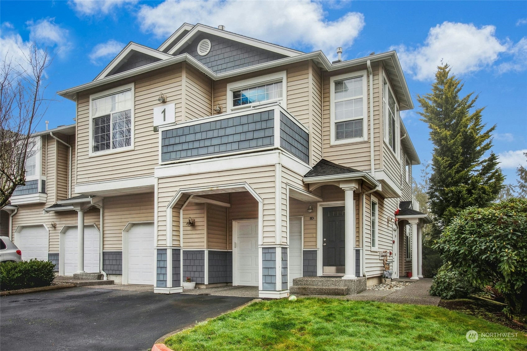 1855  Trossachs Boulevard SE 102  Sammamish WA 98075 photo