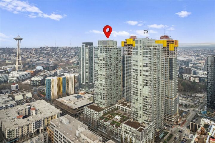 Property Photo: 583 Battery Street 306N WA 98121