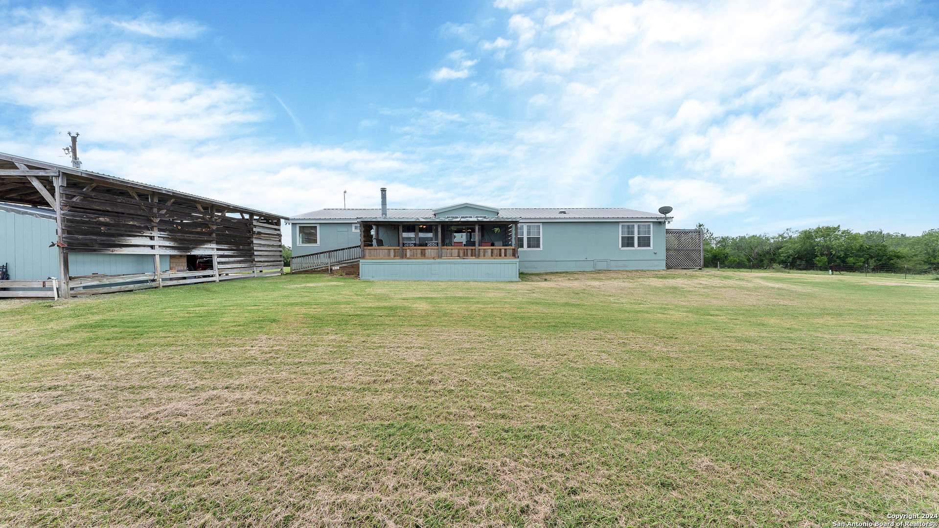 Property Photo: 8569 County Road 401 TX 78114