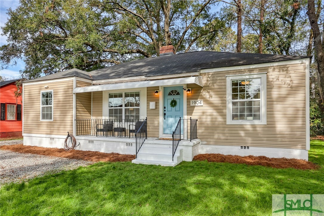 Property Photo:  1904 E Anderson Street  GA 31404 