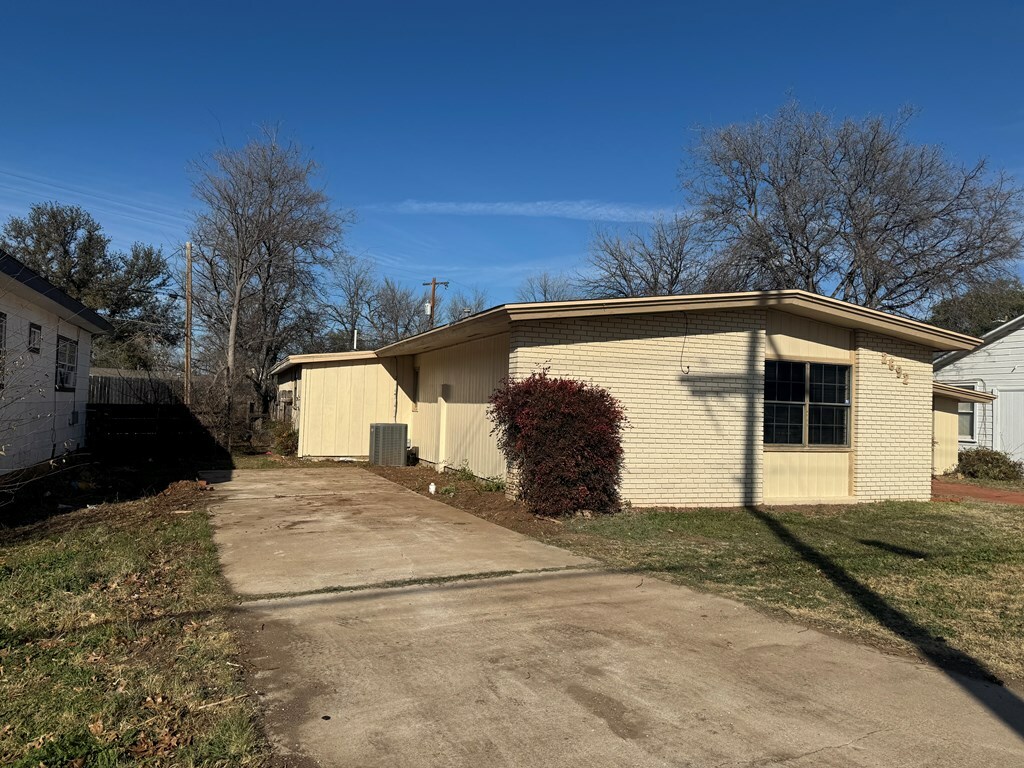 Property Photo:  2692 W Ave N  TX 76904 