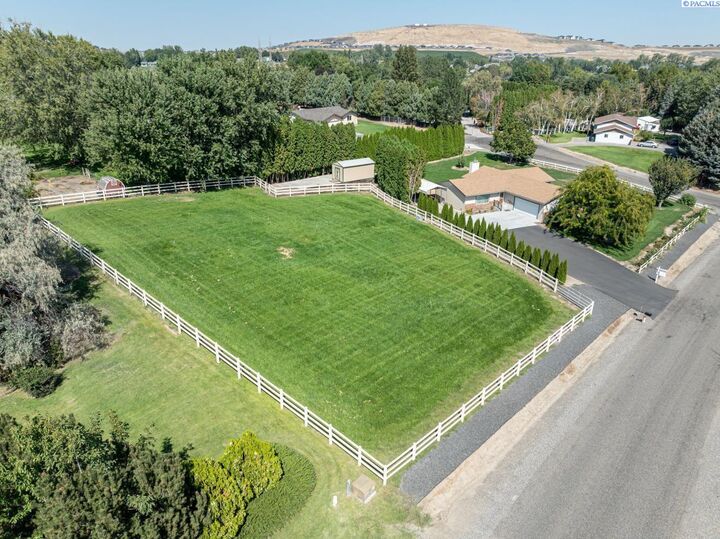 4904 S Toro  Kennewick WA 99338-8838 photo