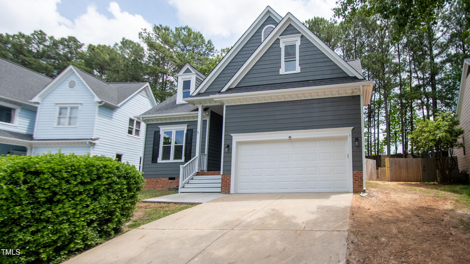 Property Photo:  105 Tracey Creek Ct Court  NC 27502 