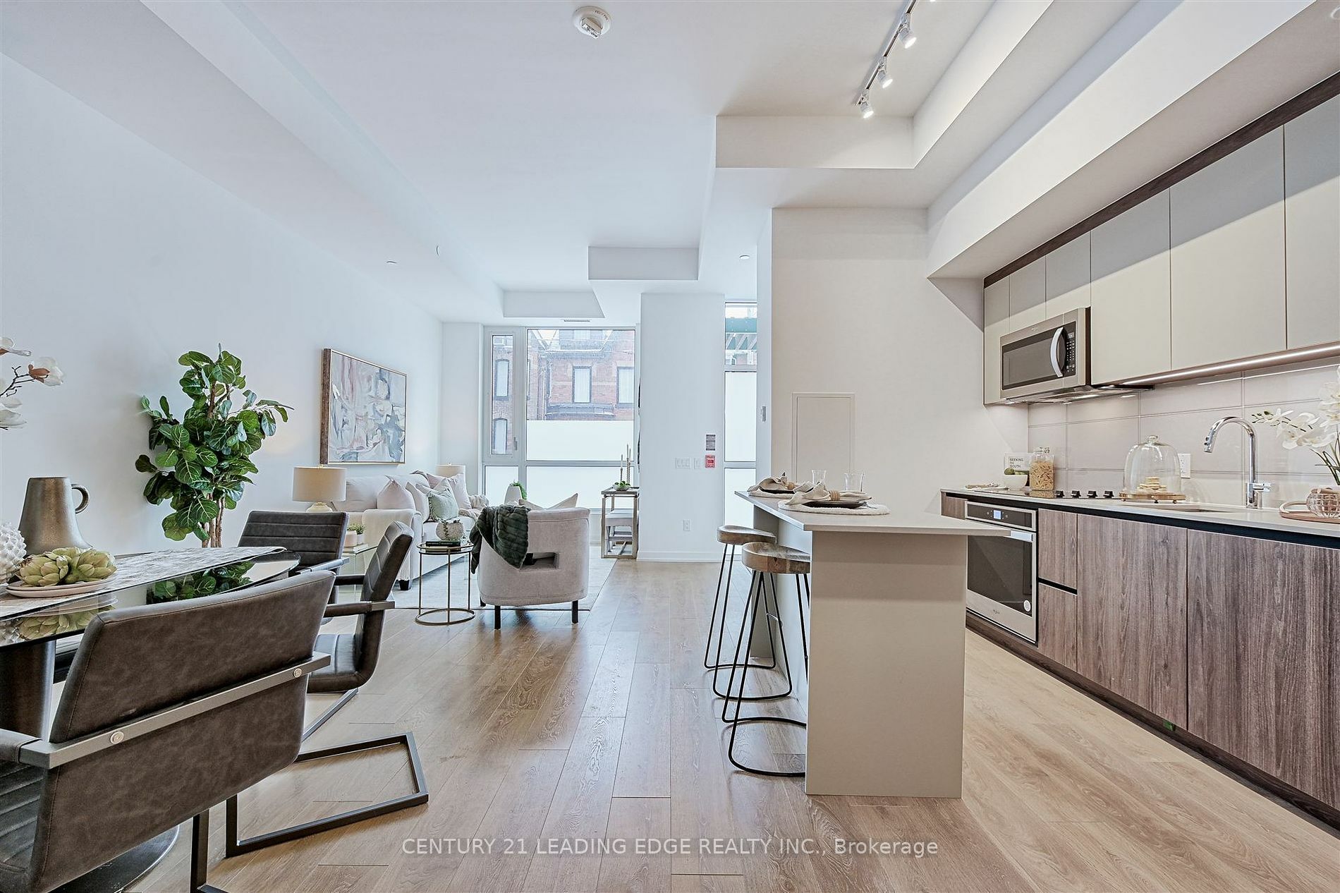 Property Photo:  164 Logan Ave Th127  ON M4M 2N2 