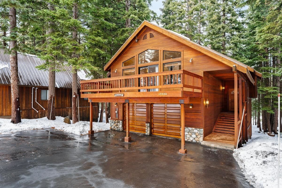 Property Photo:  13986 Herringbone Way  CA 96161-4937 