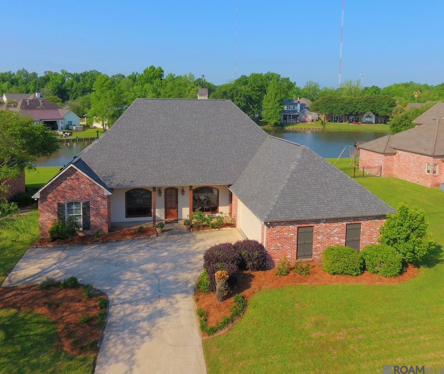 Property Photo: 3030 Laurel Plantation Ave LA 70820
