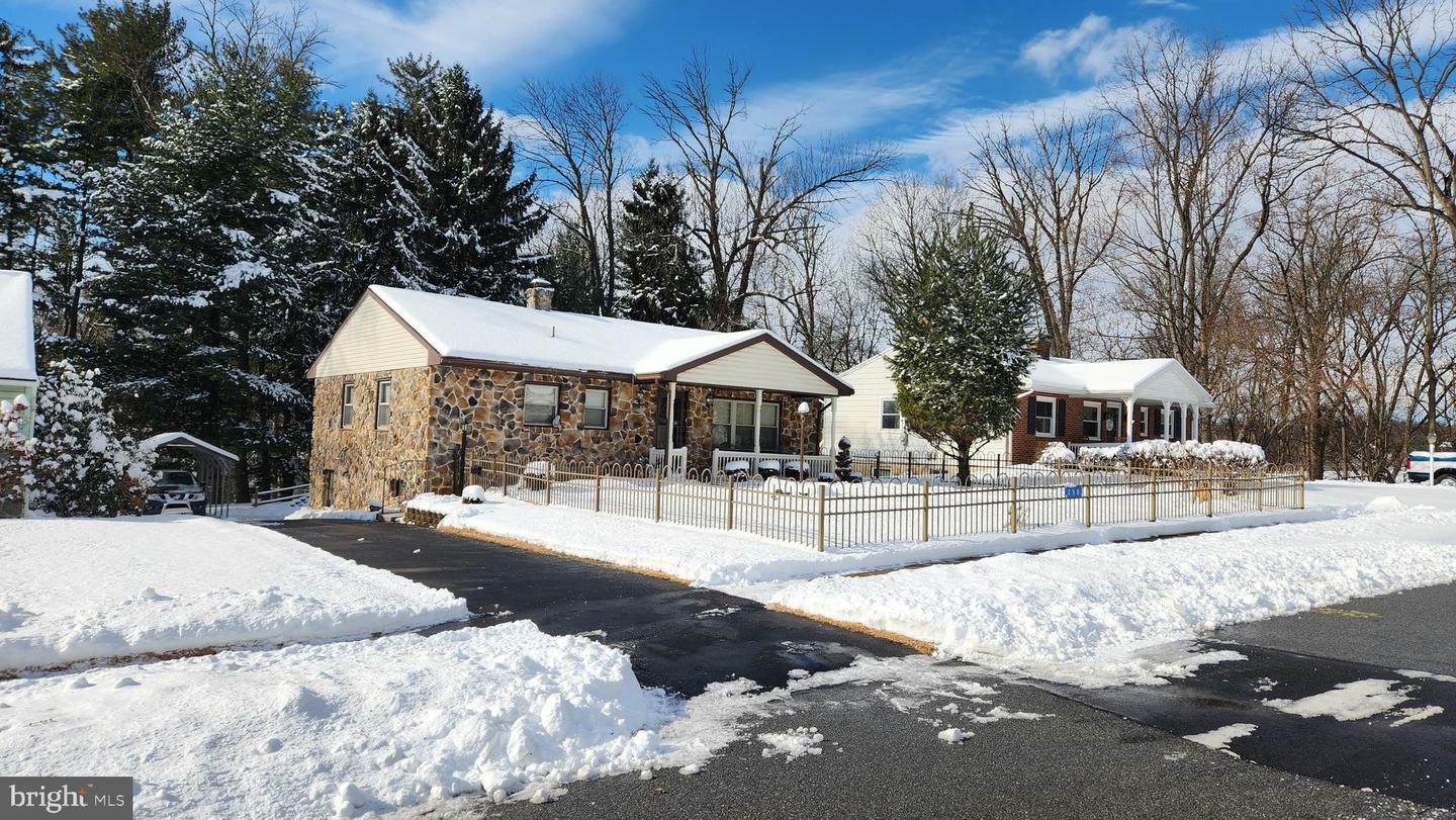 Property Photo:  250 N Maple Street  PA 17022 