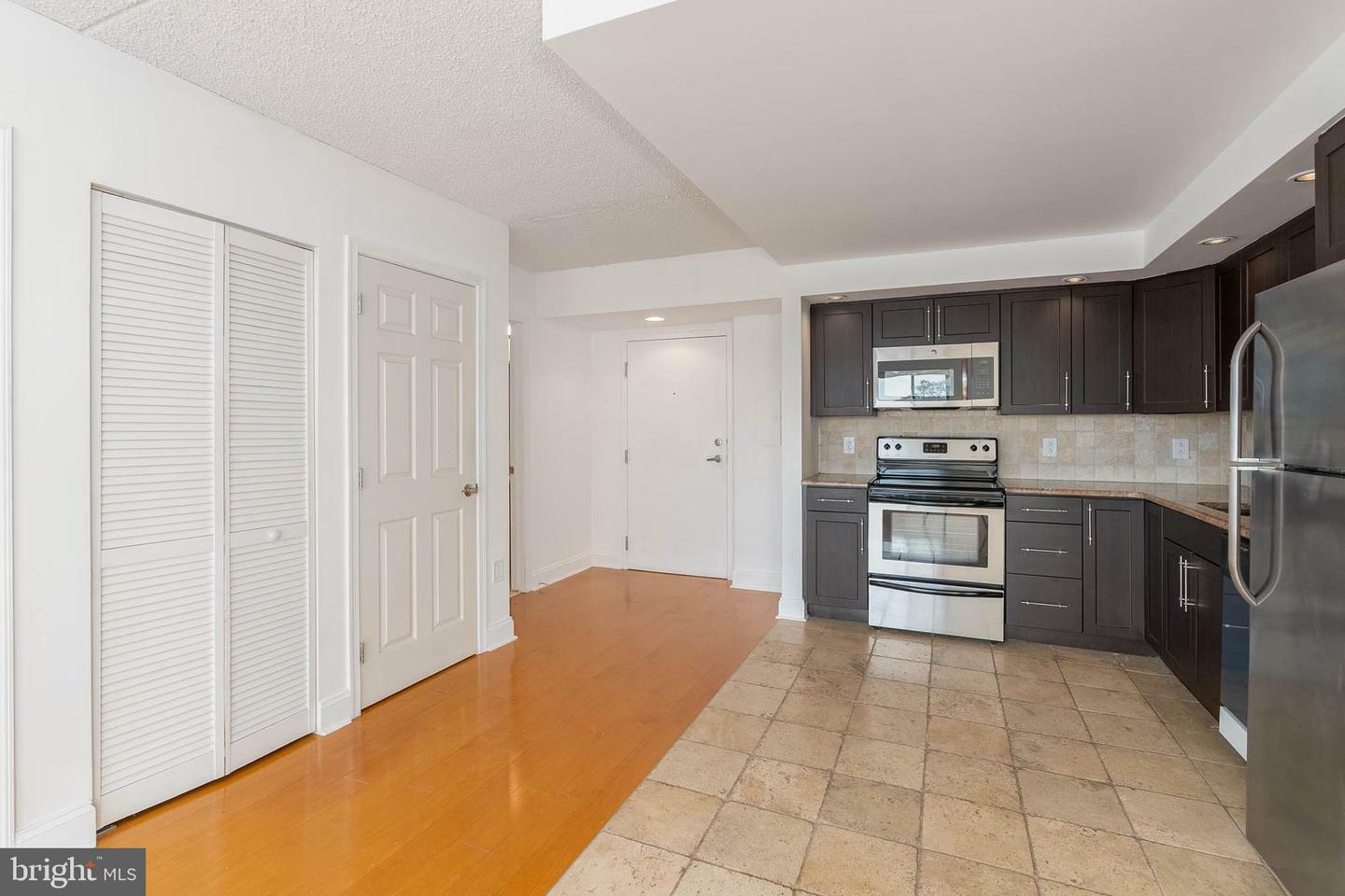 Property Photo:  200 Lombard Street 10 734  PA 19147 