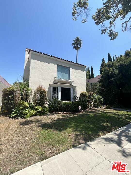 Property Photo:  426  S Oakhurst Dr  CA 90212 