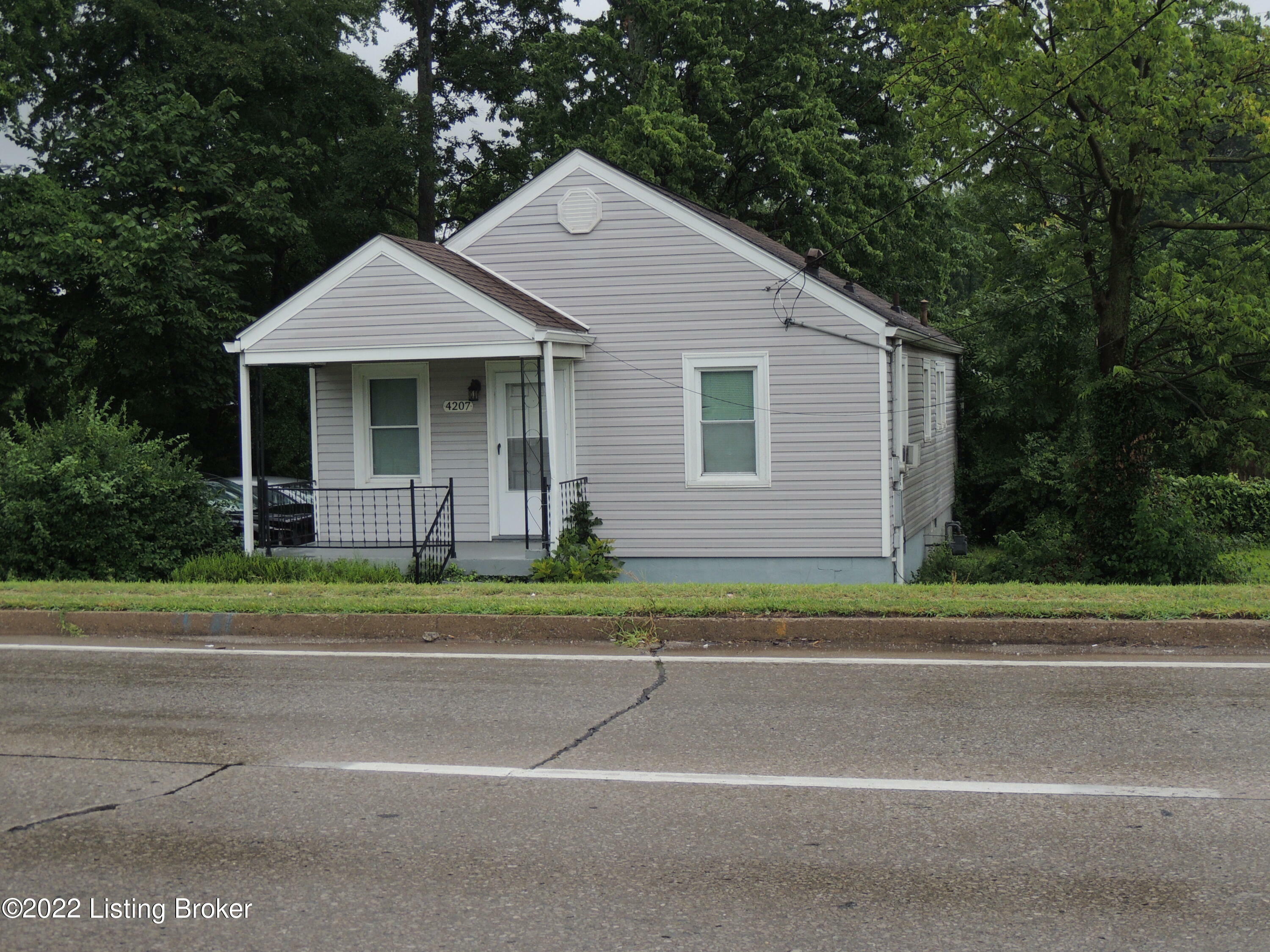 Property Photo:  4207 Outer Loop  KY 40219 