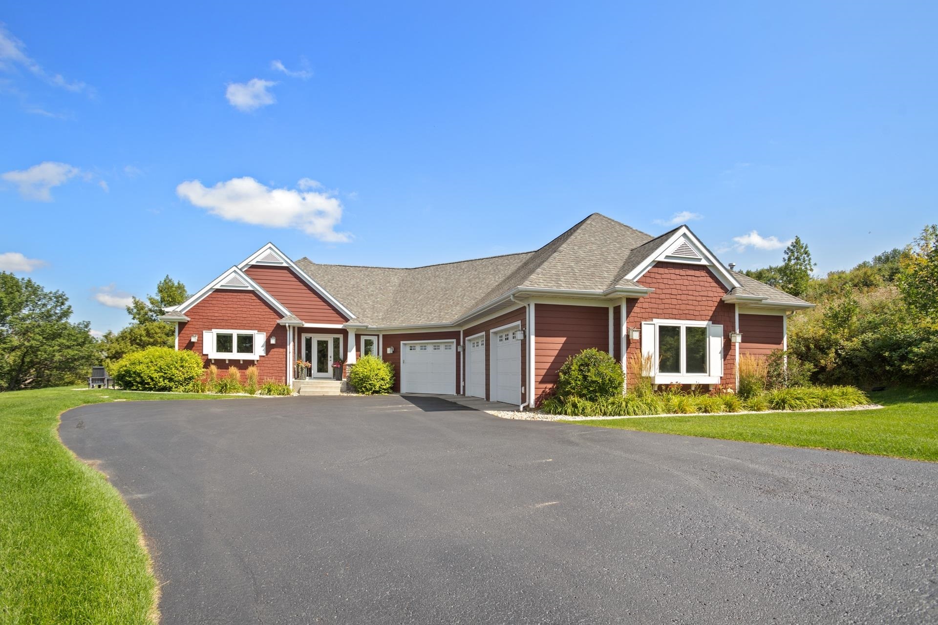 Property Photo: 1530 Cook Dr ND 58701